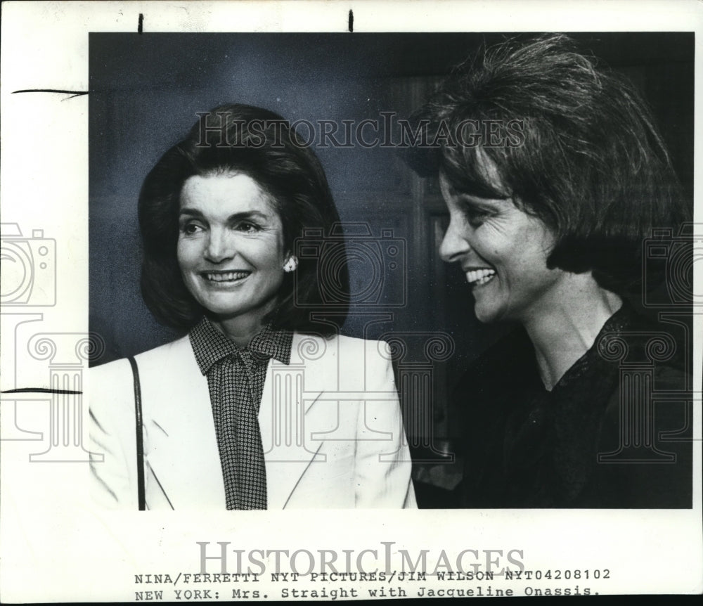 1981 Press Photo Mrs. Straight with Jacqueline Onassis, wife of Pres. Kennedy.- Historic Images