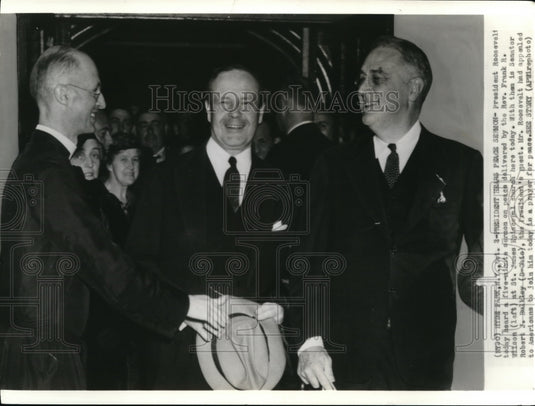 Press Photo Pres. Roosevelt hears 5 min. peace sermon by Rev. Frank R. Wilson- Historic Images