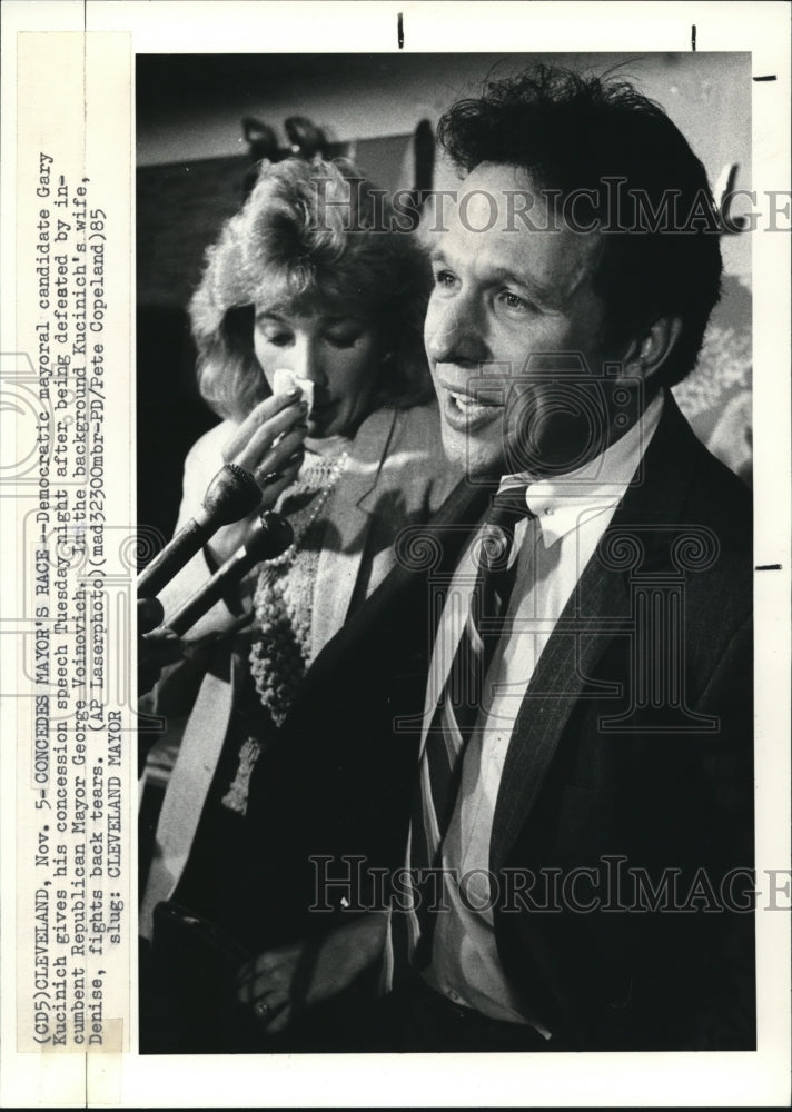 1985 Press Photo Democratic mayoral candidate, Gary Kucinich with his wife- Historic Images