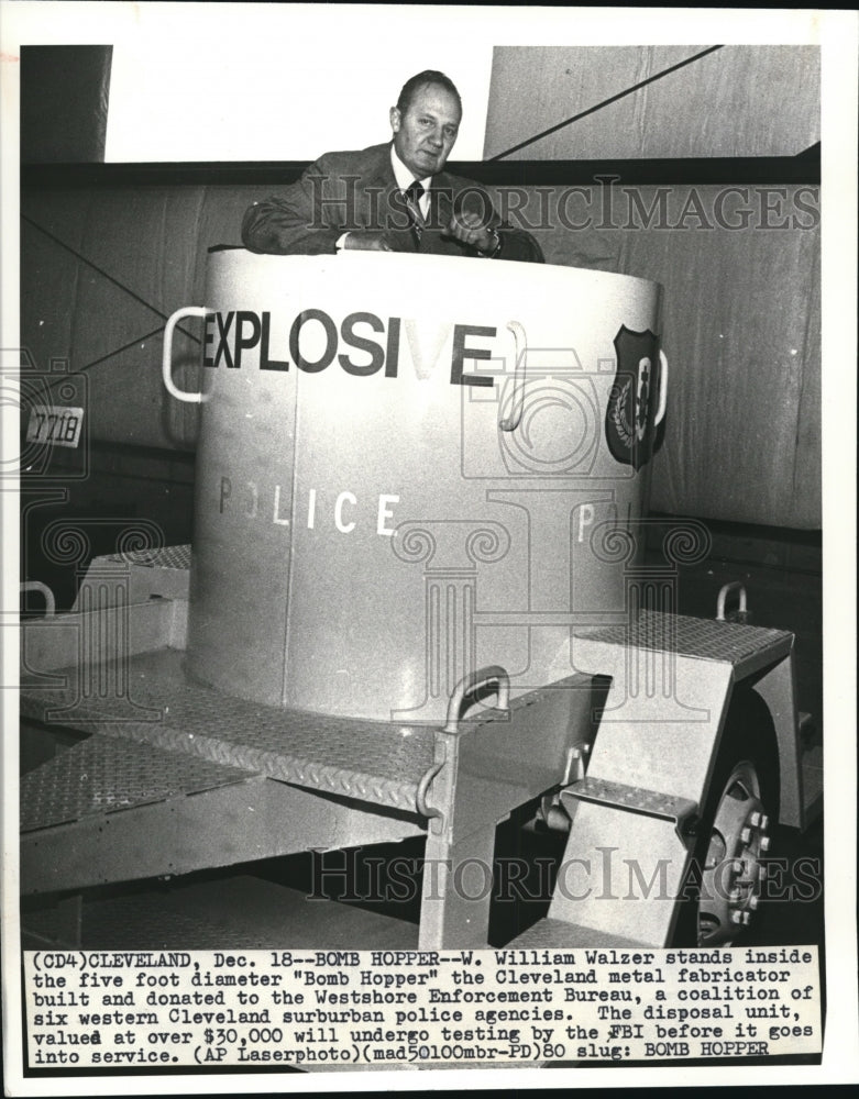 1980 Press Photo W. William Walzer stands - cvw07208- Historic Images