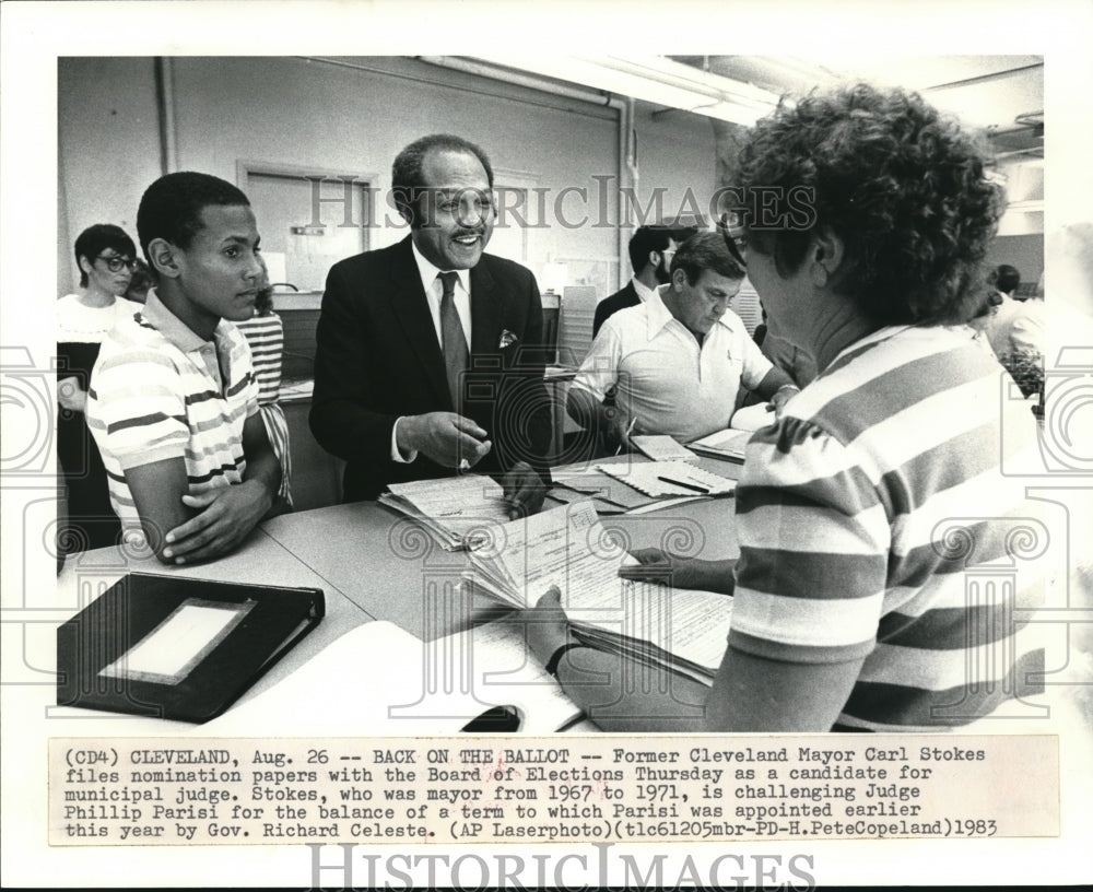 1983 Press Photo Stokes files candidacy as municipal judge in Board of Elections- Historic Images