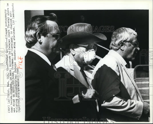 1987 Press Photo Sturman appears in Federal Court & freed on $200,000 bond- Historic Images