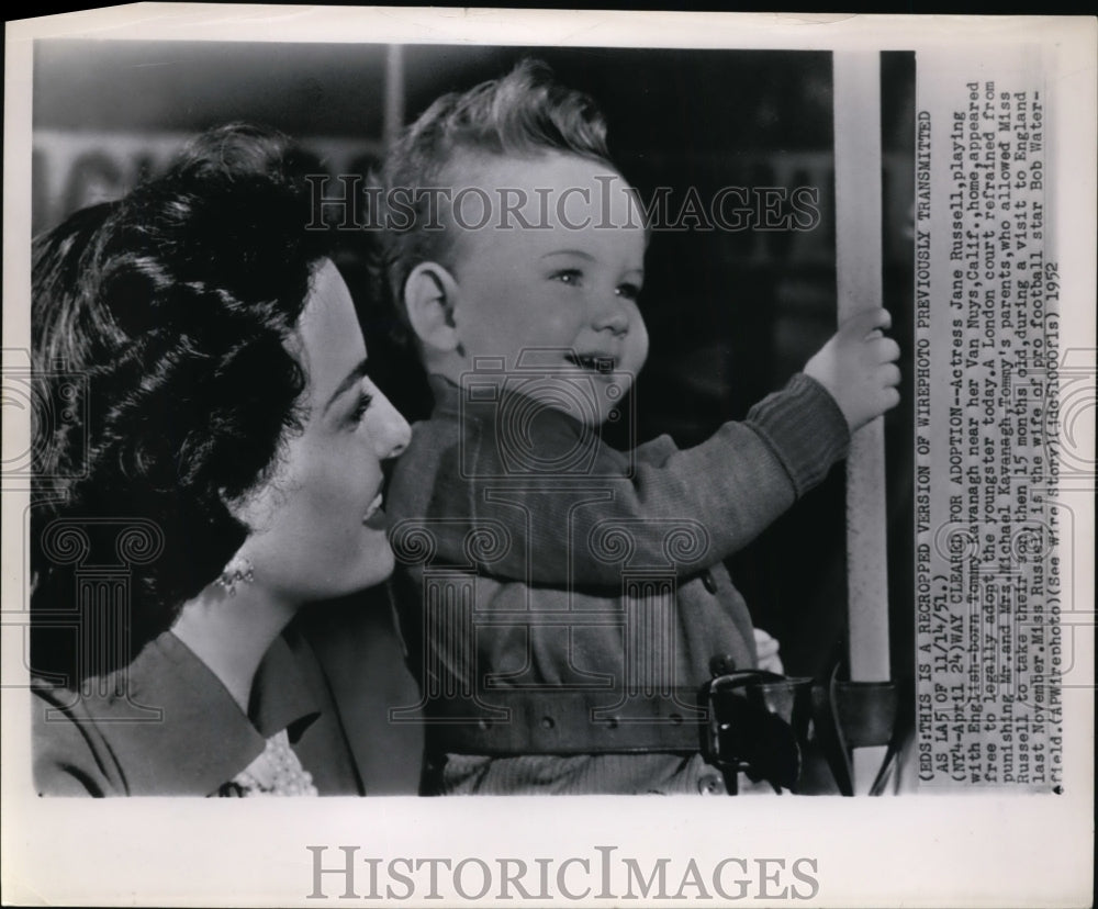 1952 Press Photo Actress Jane Russell playing w/ adopted son Tommy Kavanagh- Historic Images