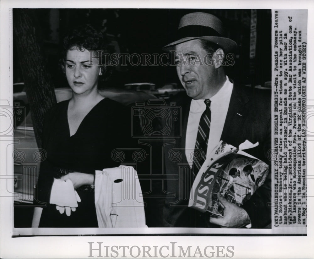 Press Photo Mrs.Francis Powers with Atty.Dickson at the Soviet Embassy- Historic Images