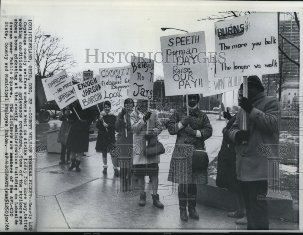 1966 Press Photo County Welfare Workers picket-Public Square - cvw15983- Historic Images