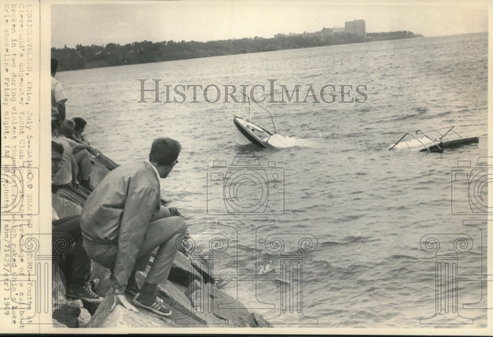 1969 Press Photo Sailboat in two at Edgewater Yacht Club from storm in Ohio.- Historic Images