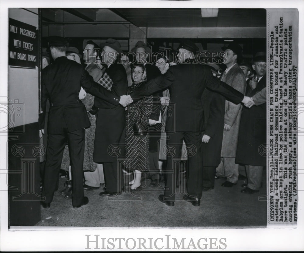 1957 Press Photo People catching a Long Island Railroad bound for Jamaica.- Historic Images