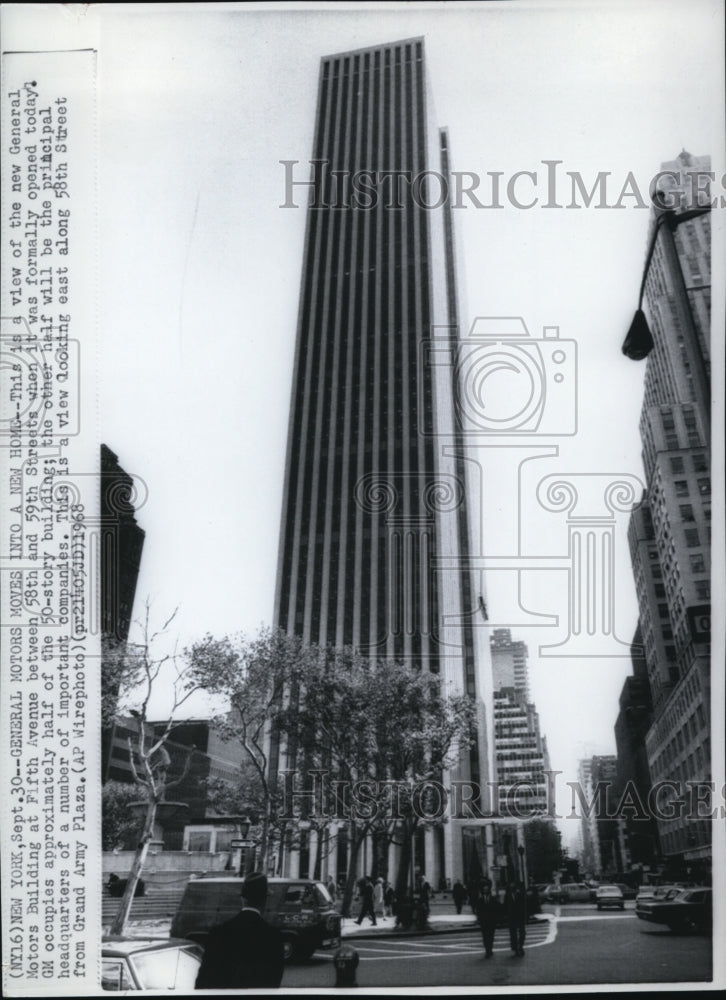 1968 Press Photo View of the General Motors Building at Fifth Avenue - cvw17054- Historic Images