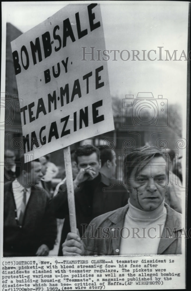 1969 Press Photo Dissidents Picketing Teamster in Detroit - cvw17126- Historic Images