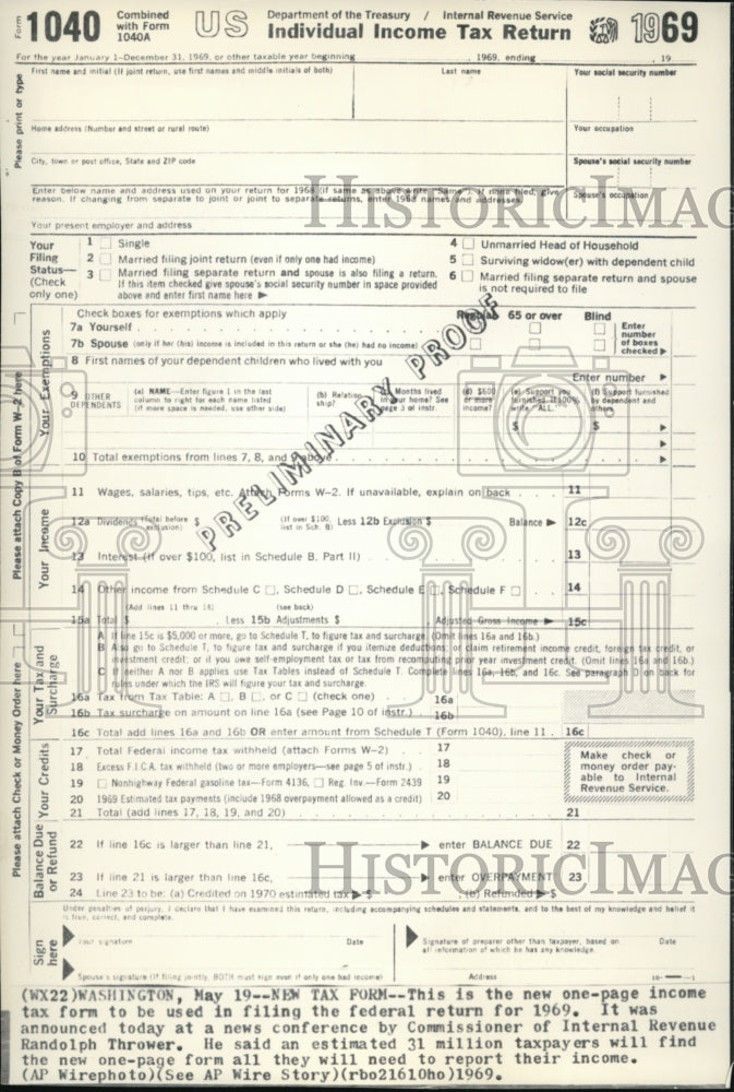 1969 Press Photo Individual Income Tax Return Form Presented by Internal Revenue- Historic Images