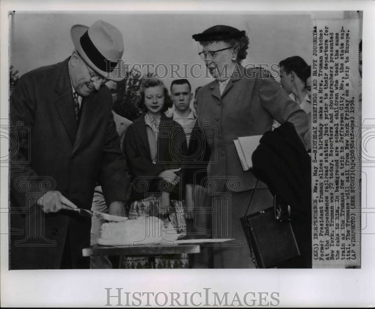 1956 Press Photo Former President Truman slices birthday cake - cvw17492- Historic Images