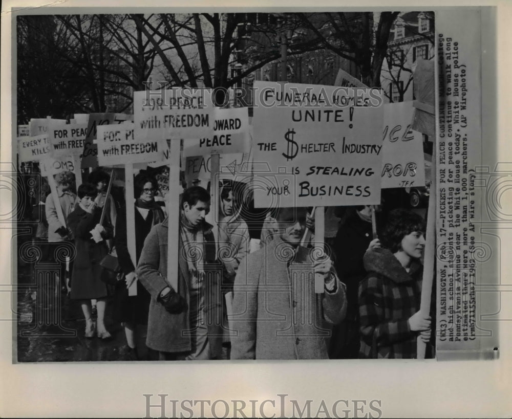 1962 Press Photo College and High School Students Picket for Peace on Penn. Ave.- Historic Images