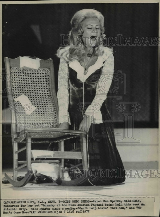 1972 Press Photo Karen Sue Sparka, Miss Ohio, sings at Miss America Pageant.- Historic Images