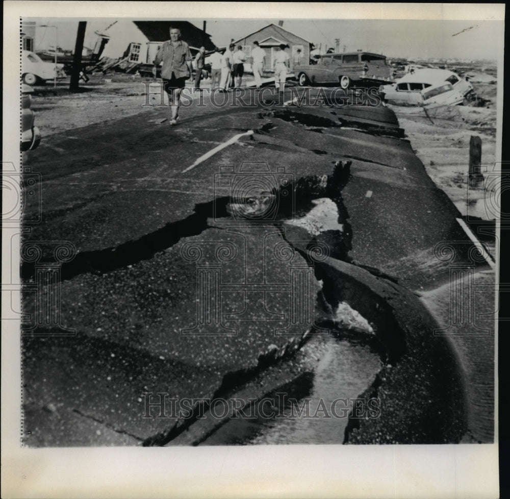 1960 Press Photo Road crumpled from high tides in Morehead City - cvw18550- Historic Images