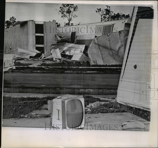 1960 Press Photo Hurricane Donna's wind wrecked mobile homes in a trailer park- Historic Images