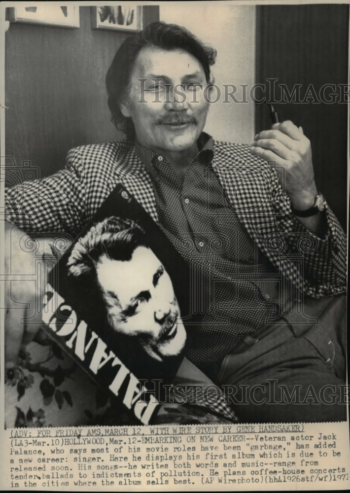 1971 Press Photo Actor Jack Palance displays his first record to be released.- Historic Images