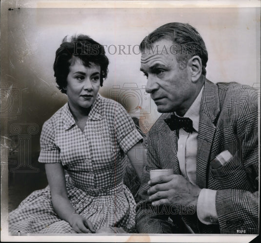 1961 Press Photo Sir Laurence Olivier and Actress Joan Plowright in rehearsal- Historic Images