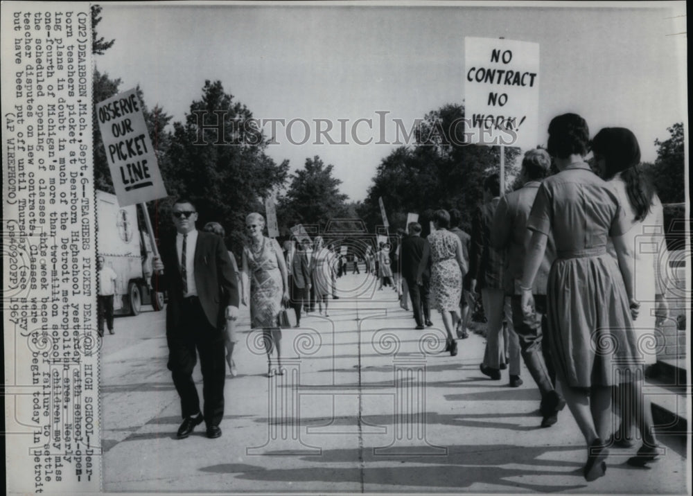 1967 Press Photo Dearborn High School teachers pickets over disputes on contract- Historic Images