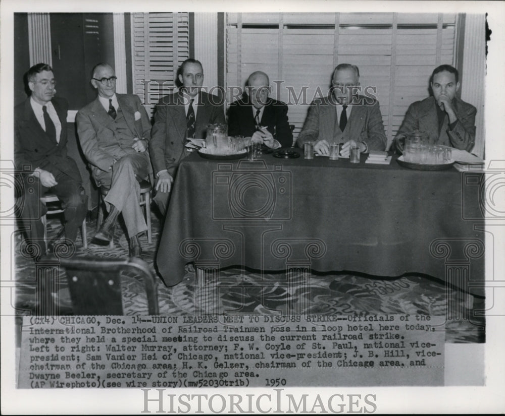 1950 Press Photo Int&#39;l Brotherhood of Railroad Trainmen discuss current strike- Historic Images