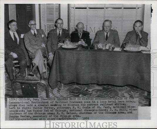 1950 Press Photo Int'l Brotherhood of Railroad Trainmen discuss current strike- Historic Images