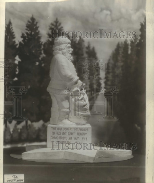 1935 Press Photo Santa Claus Statue - cvw20124- Historic Images