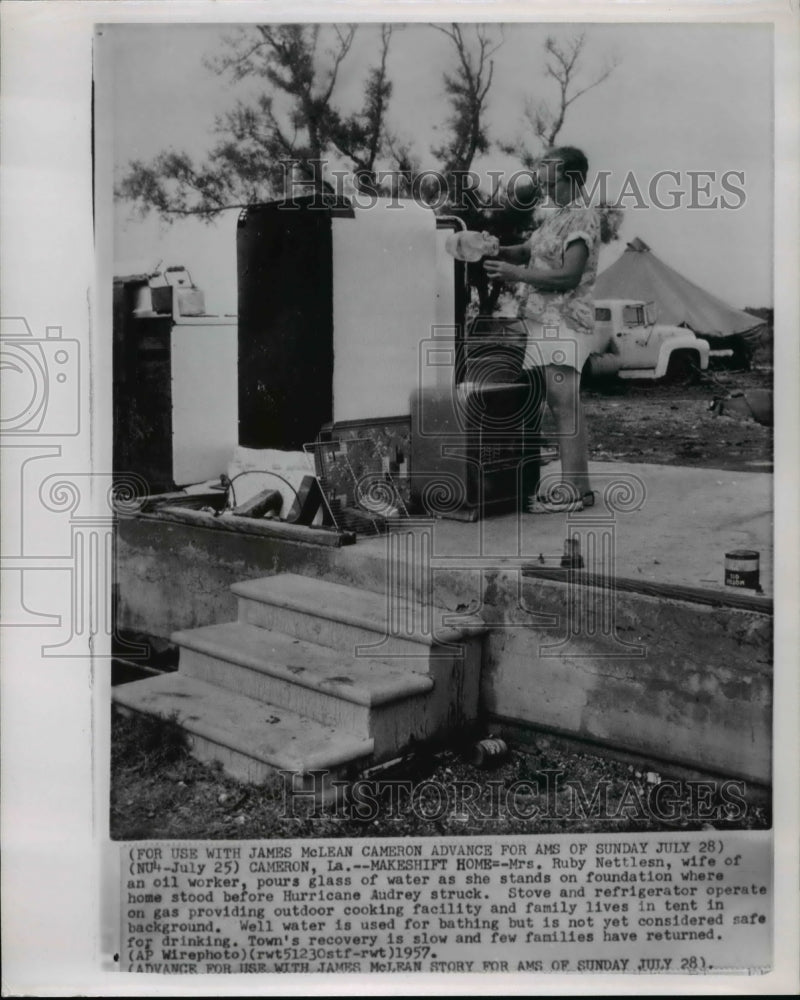 1957 Press Photo Mrs. Ruby Nettlesn home demolished by hurricane Audrey- Historic Images