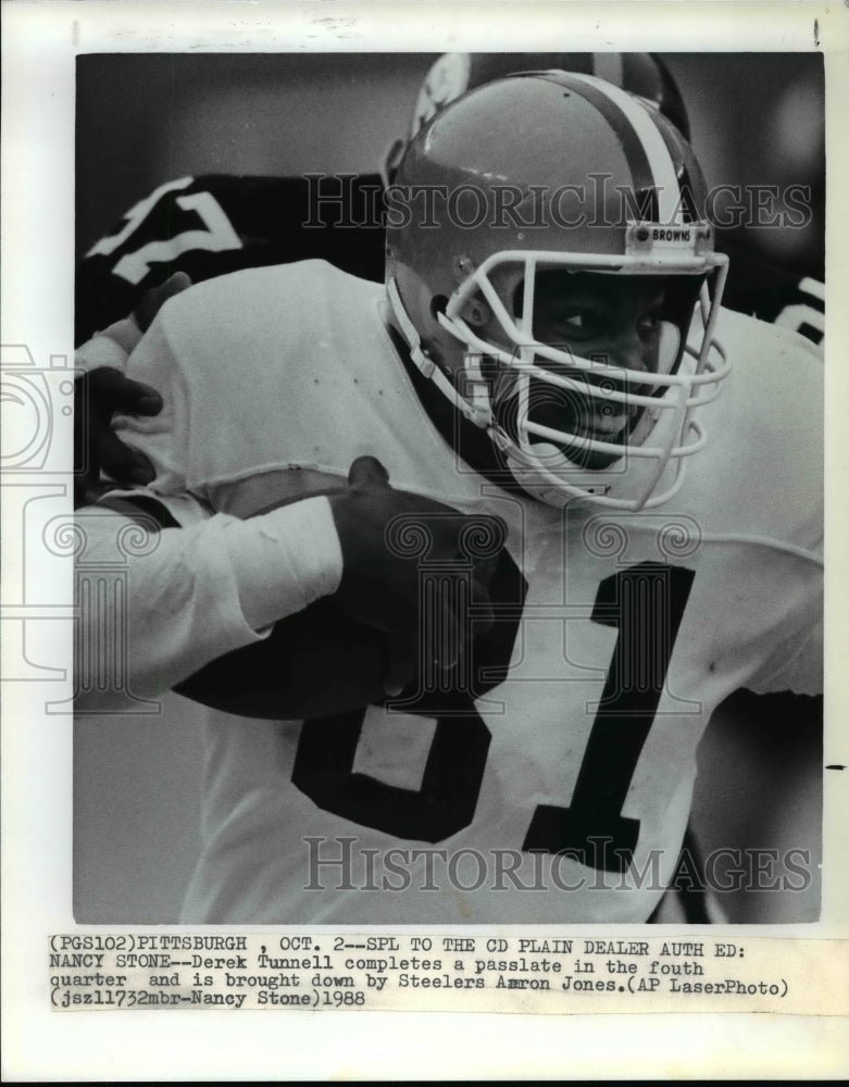 1988 Press Photo Derek Tunnell, Football Player in Field Action - cvw20484- Historic Images