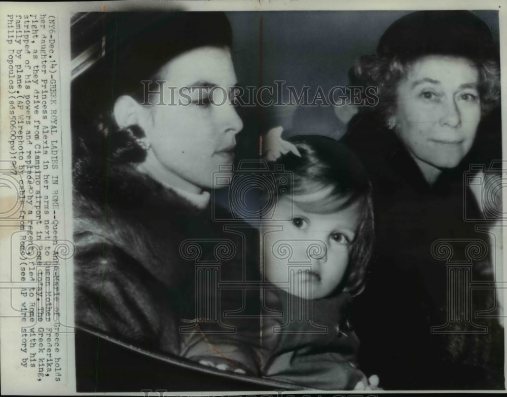 1967 Press Photo Queen Anne-Marie with Princess Alexia and Queen Frederika- Historic Images