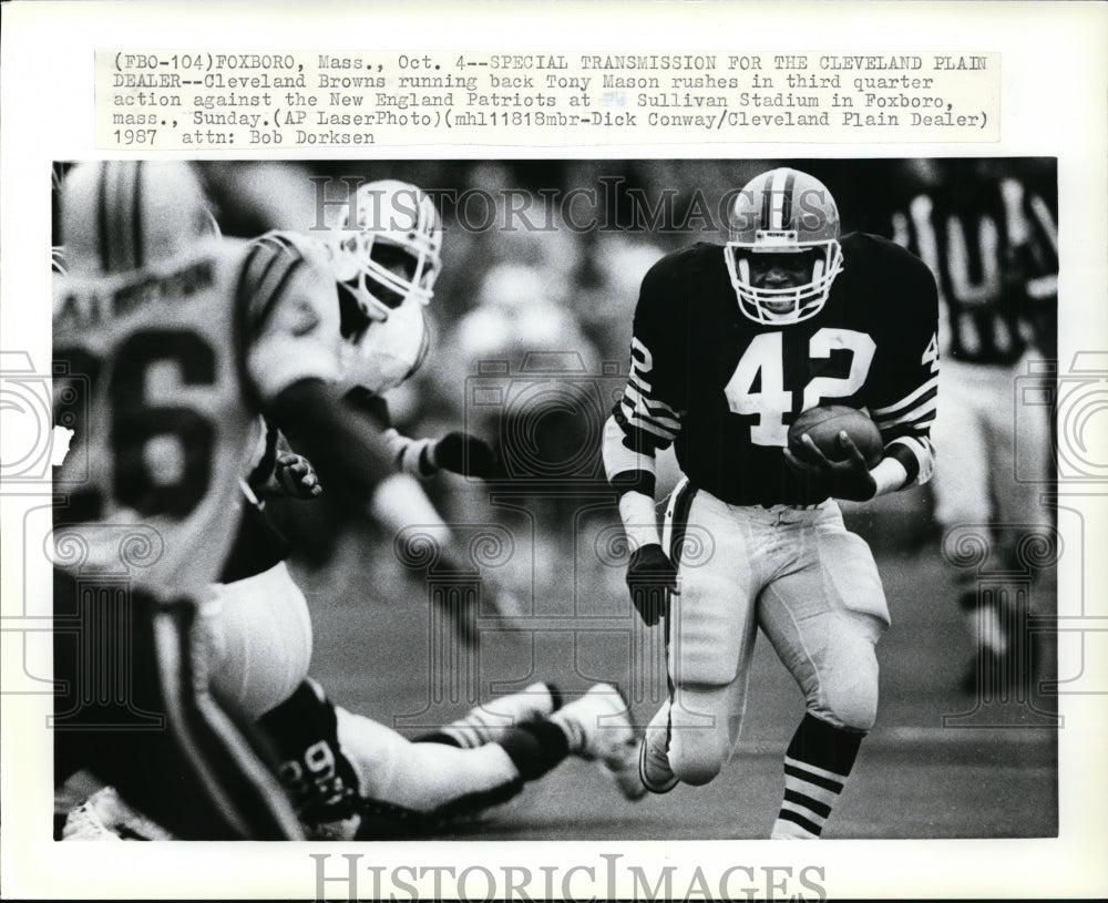 1987 Press Photo Cleveland Browns play New England Patriots in Foxboro- Historic Images