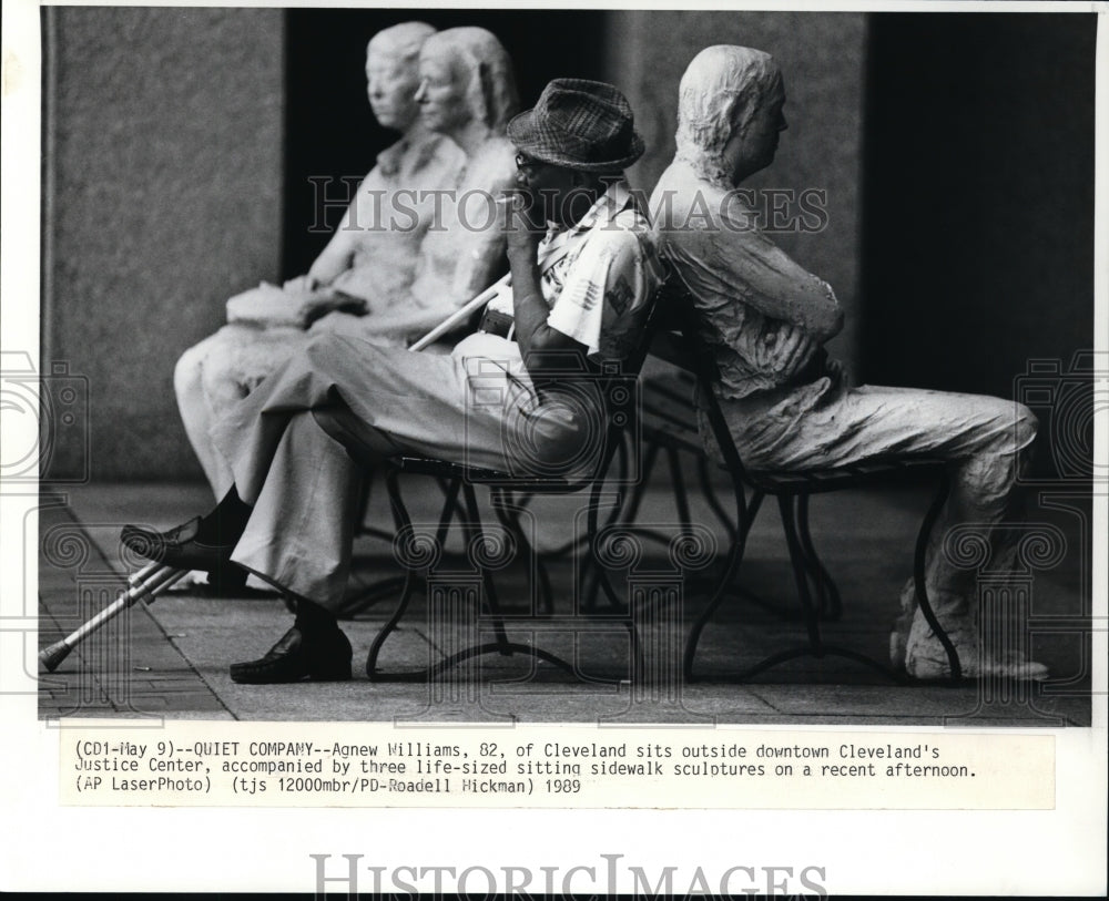 1989 Press Photo Art-Sculpture, Cleveland&#39;s Justice Center, sidewalk sculptures.- Historic Images