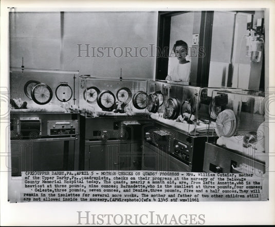 1961 Press Photo Mrs William Cutaiar viewing quadruplets from hospital nursey- Historic Images