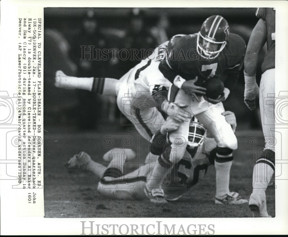 1988 Press Photo Denver QB John Elway double teamed by Cleve Browns defenders- Historic Images