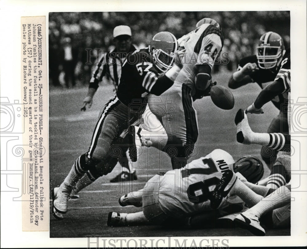 1983 Press Photo Cincinnati Bengals fullback Pete Johnson fumbles the football- Historic Images