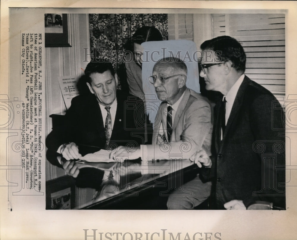 1965 Press Photo Expansion committee of American Football League during meeting- Historic Images
