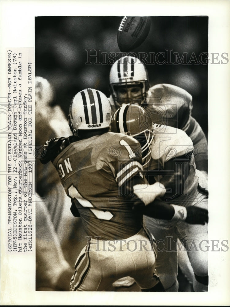 1987 Press Photo Cleveland Browns Carl Hairston hit Houston Oilers Warren Moon- Historic Images