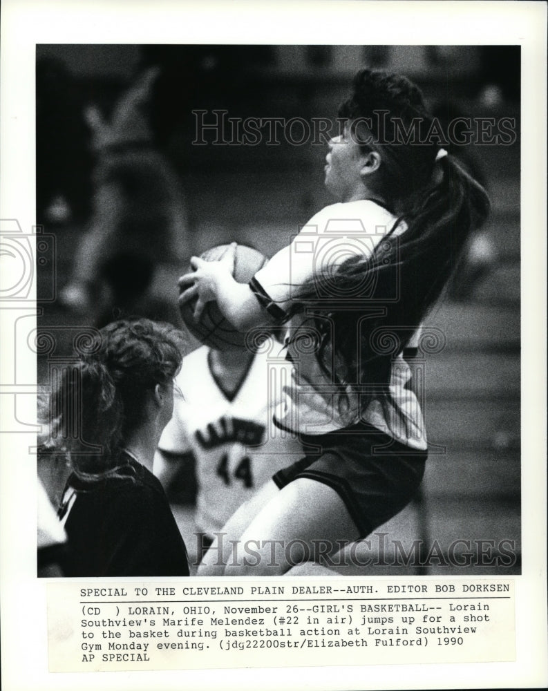 1990 Press Photo Marife Melendez jumps up for shot to basket at Lorain Southview- Historic Images