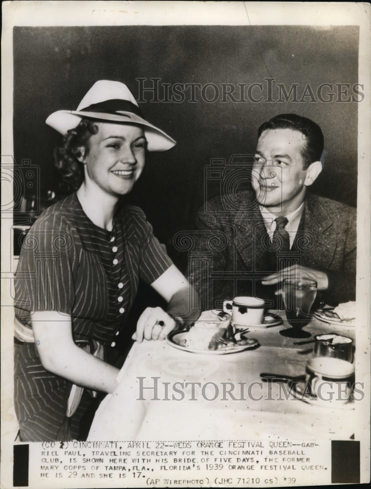 1939 Press Photo Baseball&#39;s Gabriel Paul with his bride-to-be Mary Copps- Historic Images