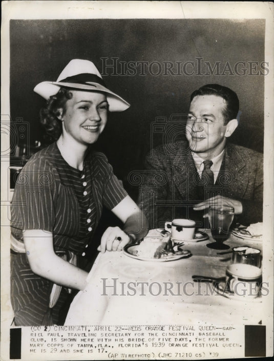 1939 Press Photo Baseball's Gabriel Paul with his bride-to-be Mary Copps- Historic Images