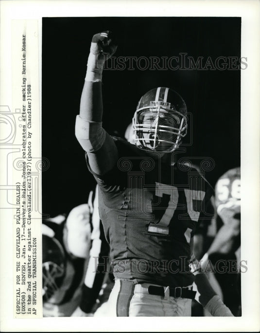 1988 Press Photo Football, Denver's Rulon Jones celebrates during football game.- Historic Images