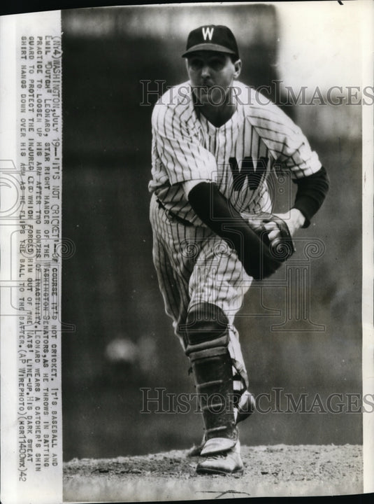 1942 Press Photo Senators Emil Leonard wears catcher's shin to protect his leg- Historic Images