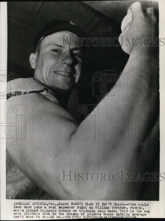 1939 Press Photo Rookie William Trotter joins St. Louis Browns at training camp- Historic Images