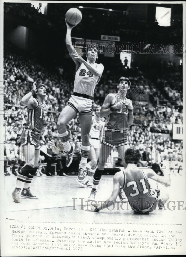 1973 Press Photo Dave Hauk of the Marion Pleasant Spartans drives through basket- Historic Images