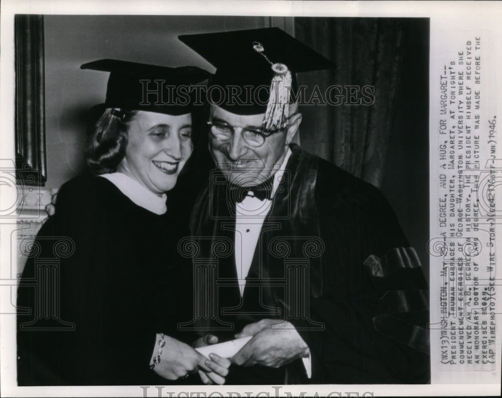 1946 Press Photo Pres. Truman &amp; daughter Margaret at commencement exercises- Historic Images