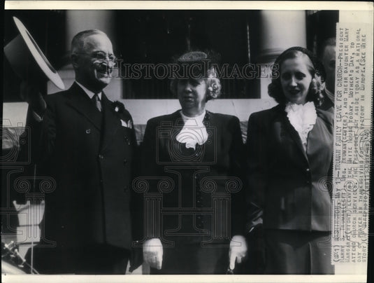 1945 Press Photo Pres. & Mrs. Harry Truman with Margaret attend church services- Historic Images