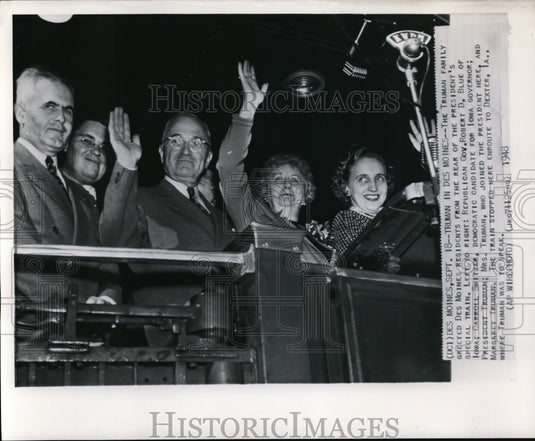 1948 Press Photo Pres. Harry Truman & family greeted Des Moines residents- Historic Images