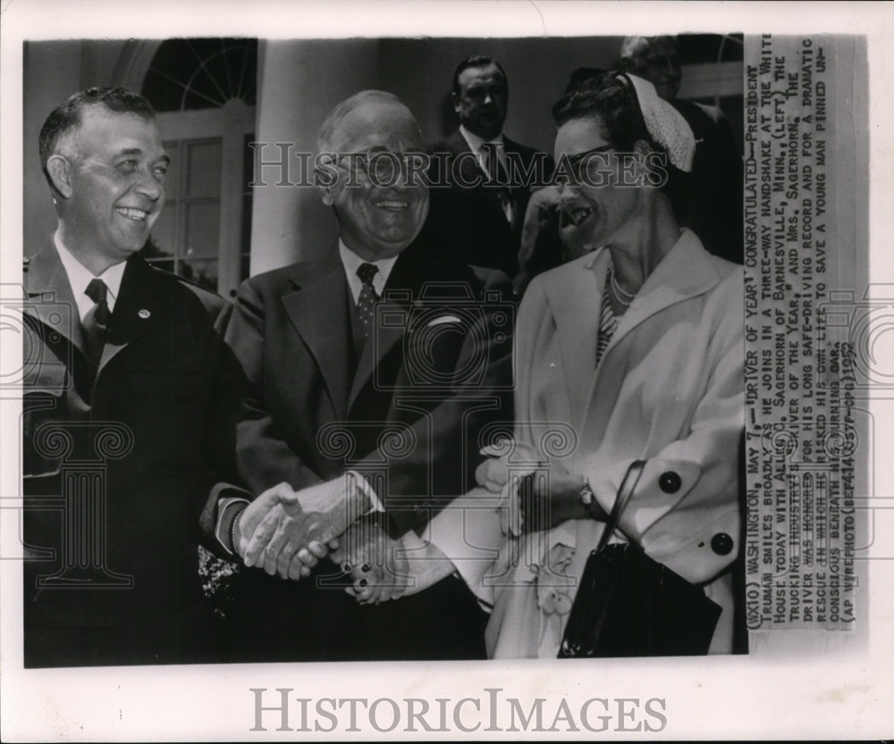 1952 Press Photo President Truman shook hands with Mr &amp; Mrs Allen C Sagerhorn- Historic Images