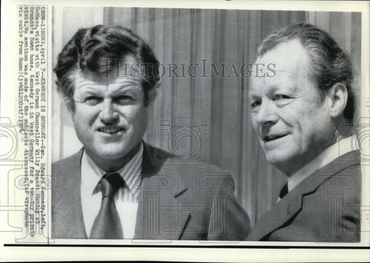 1974 Press Photo Sen. Edward Kennedy & Willy Brandt visits Brandt's Bonn home- Historic Images