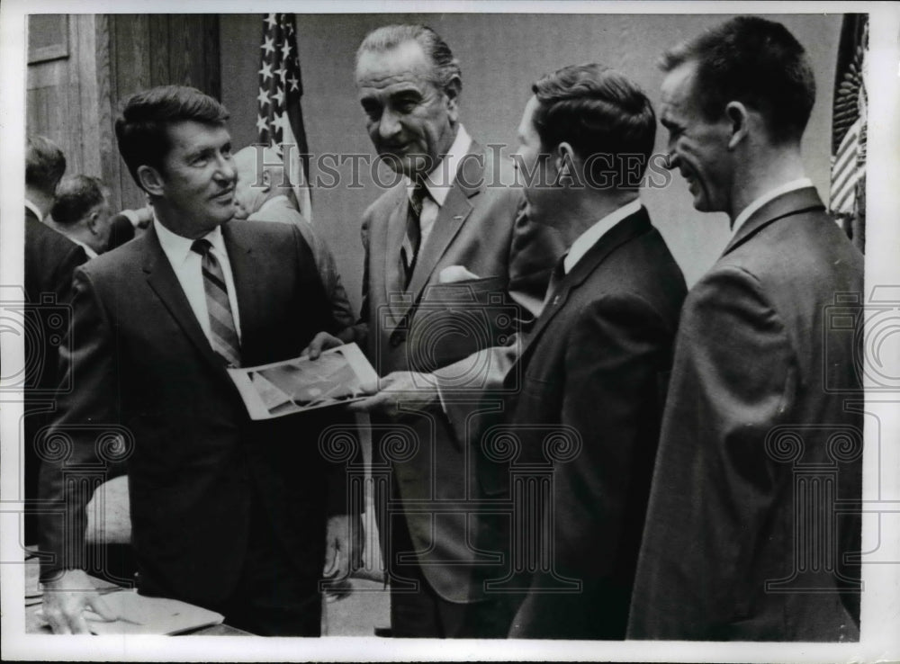 Apollo Program Lbj 1968 Press Photo Apollo astronauts present the LBJ Ranch photo to Pres ...