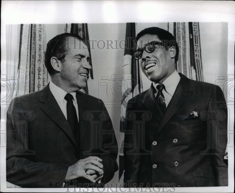 1969 Press Photo Harold Ball, former golf caddy, meets Nixon at White House- Historic Images