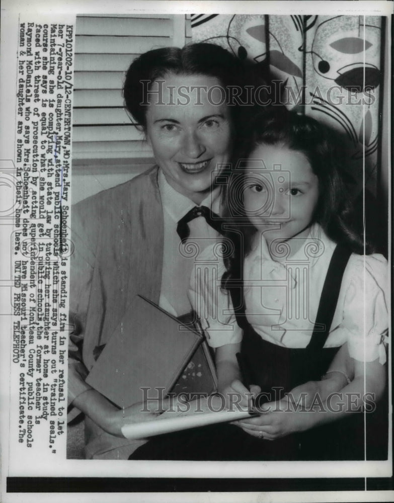 1956 Press Photo Mrs Mary Schoenheit and her home-schooled daughter Mary- Historic Images